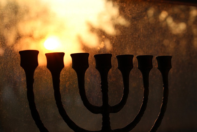 Lighting Chanukka Candles – The Jay Shapiro Show [audio] – Israel News ...